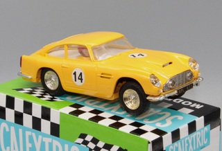 Aston Martin BD4 Triang Scalextric RECREACION