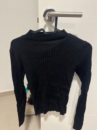 Pull&Bear camiseta negra cuello alto