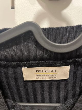 Pull&Bear camiseta negra cuello alto