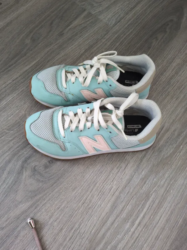 Sneakers New Balance Teal e Rosa