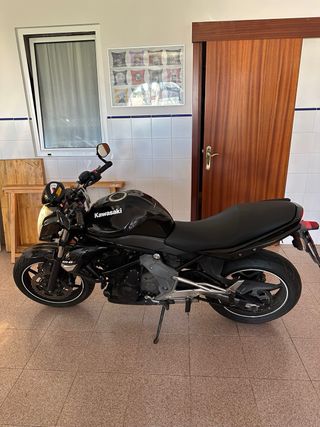 Kawasaki ER-6N Negra