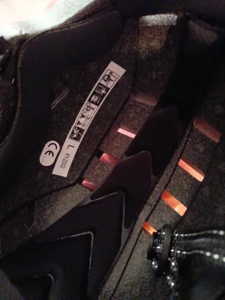 Casco Patinete Adulto con Luces LED delanteras y t