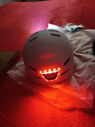 Casco Patinete Adulto con Luces LED delanteras y t