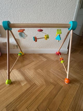 Gimnasio de actividades de madera para bebé