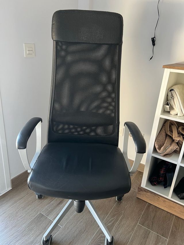 Sillón de oficina ergonómico negro