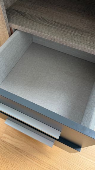 Tavolo da studio con cassettiera