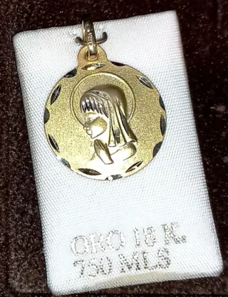 Medalla Virgen Niña Oro 18K 750 MLS