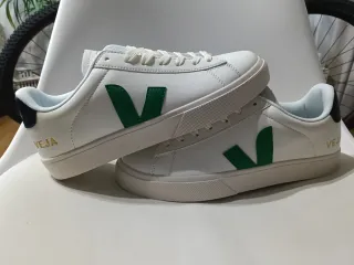 Zapatillas Veja Blancas y Verdes