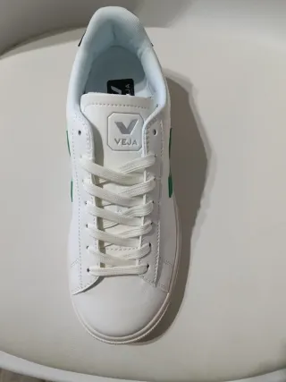 Zapatillas Veja Blancas y Verdes