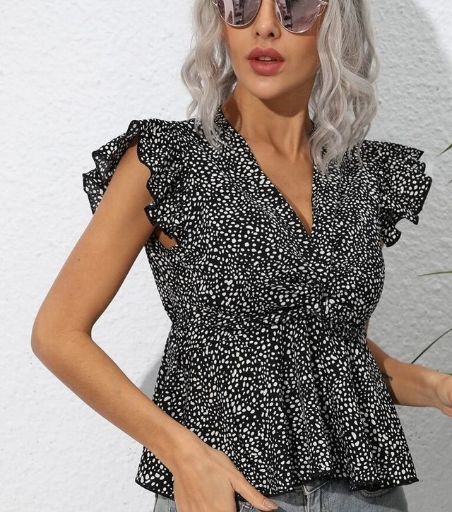 Blusa Shein negra con lunares blancos