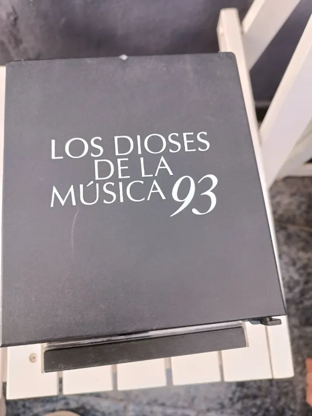3 Soportes para 10 CDs Los Dioses de la Música 93