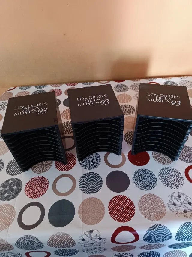 3 Soportes para 10 CDs Los Dioses de la Música 93