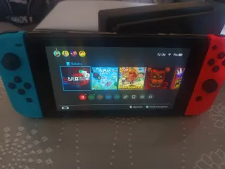 Nintendo Switch + Cargador y Accesorios