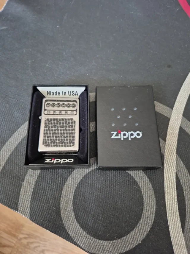 Accendino Zippo Design Radio Vintage
