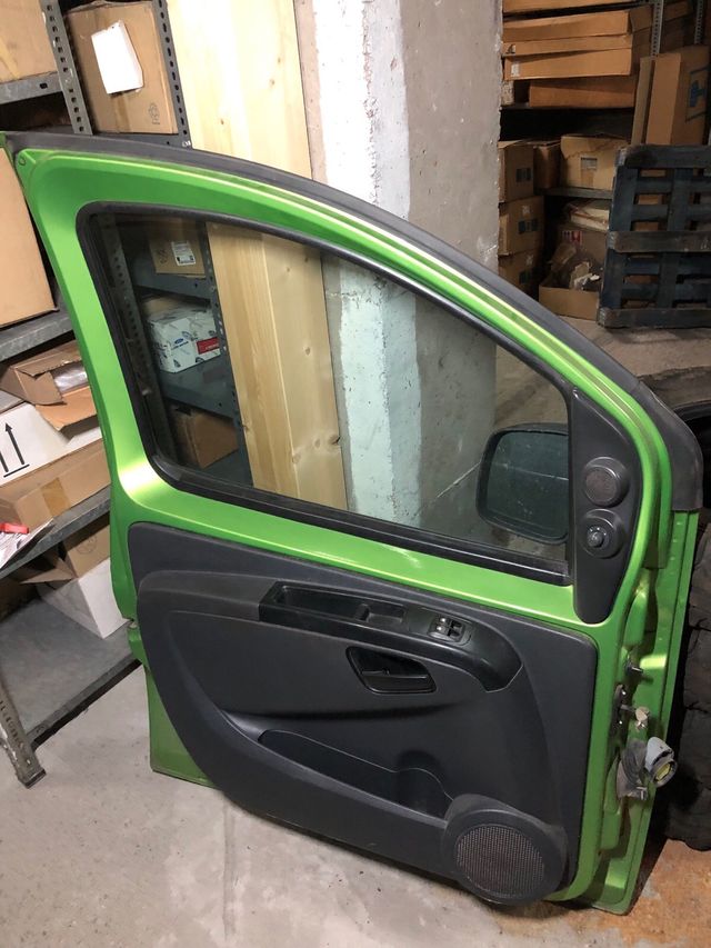 Puerta delantera izquierda fiorino