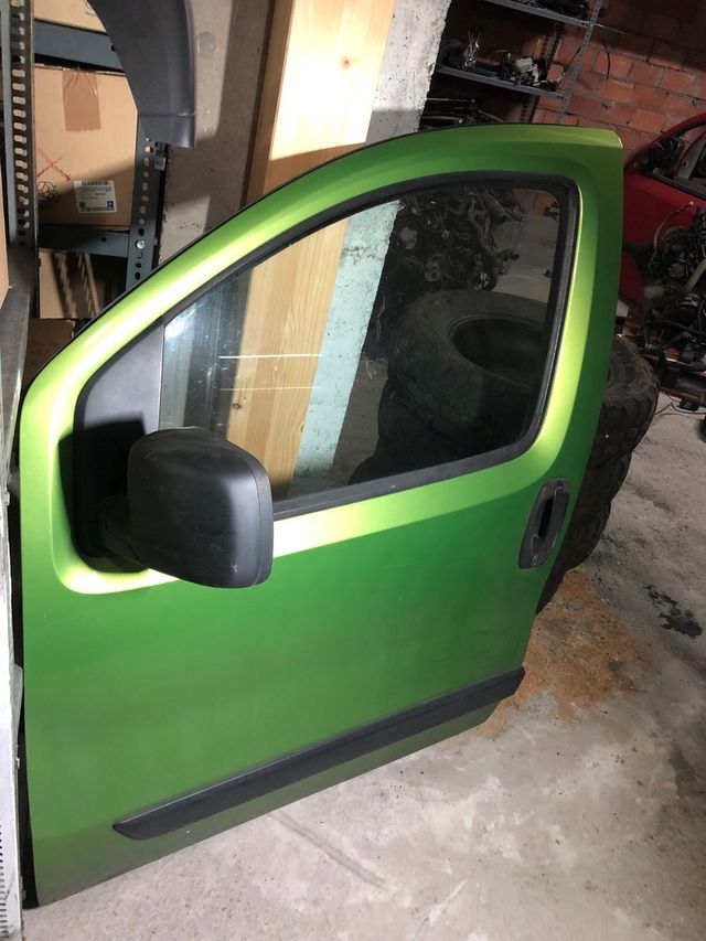 Puerta delantera izquierda fiorino
