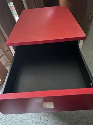 Armadio con cassetti per ufficio rosso e bianco