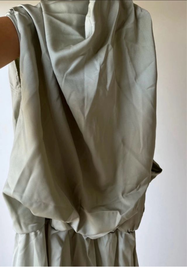 Vestido satén verde salvia Talla M