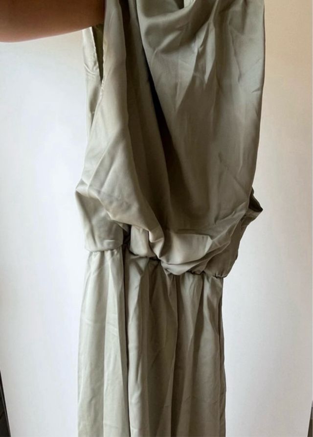 Vestido satén verde salvia Talla M