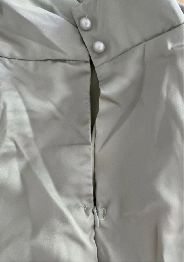 Vestido satén verde salvia Talla M