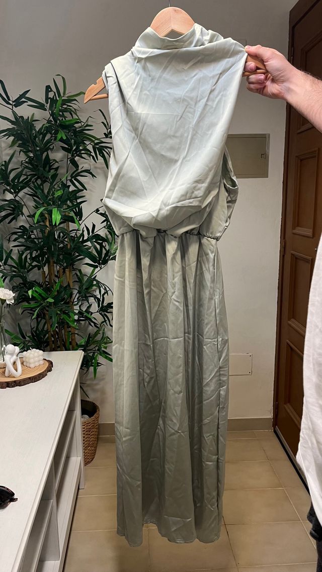 Vestido satén verde salvia Talla M