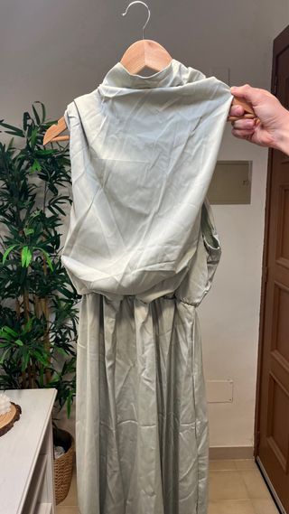 Vestido satén verde salvia Talla M