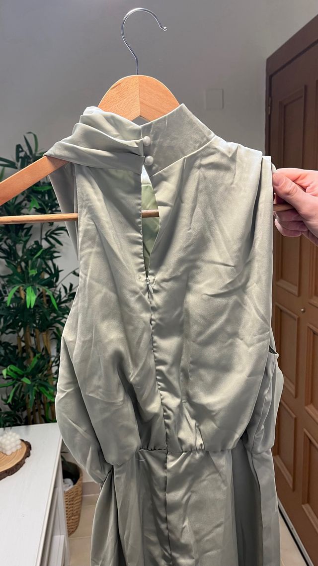 Vestido satén verde salvia Talla M