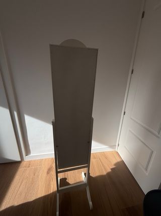 Specchio a figura intera con portagioie