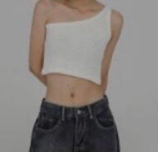 TOP BEIGE ASIMÉTRICO