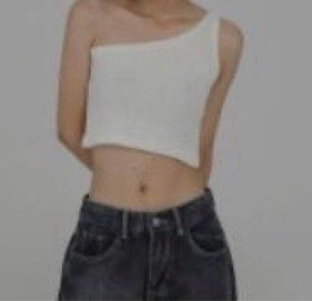 TOP BEIGE ASIMÉTRICO