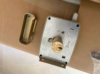 Cerradura sobreponer puerta izquierda