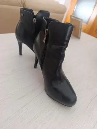 Botines tacón fino negros talla 39