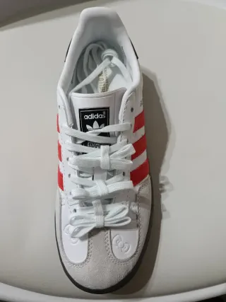 Zapatillas Adidas Blancas y Rojas