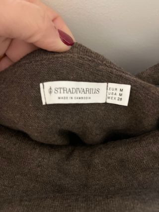 Camiseta cuello barco Stradivarius marrón