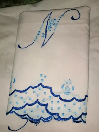 Juego de sábanas bordadas antiguas