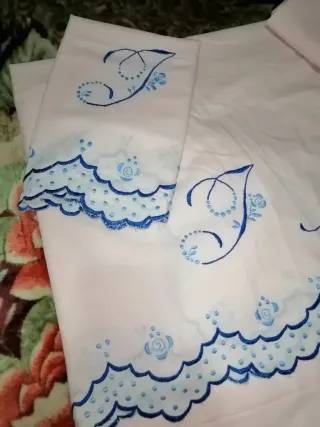 Juego de sábanas bordadas antiguas