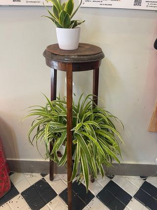 Mesa auxiliar ovalada de madera