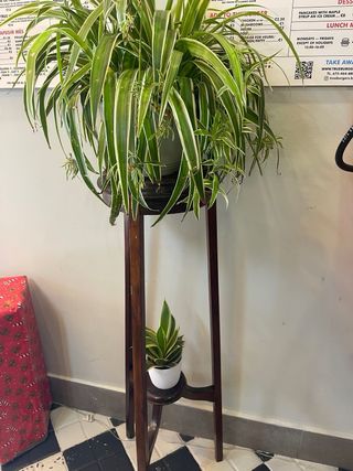 Mesa auxiliar ovalada de madera