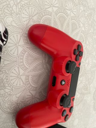 Consola PS4 + 2 Mandos + Base Carga