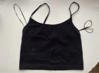 Top deportivo negro tirantes finos