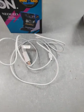 Consola NeoGeo Mini Azul y Blanca