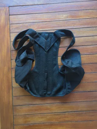 Corrector de postura negro