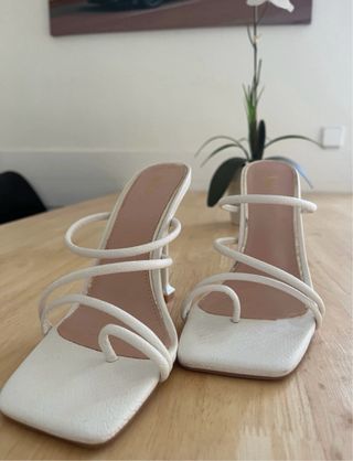 Sandalias tacón blancas tiras finas