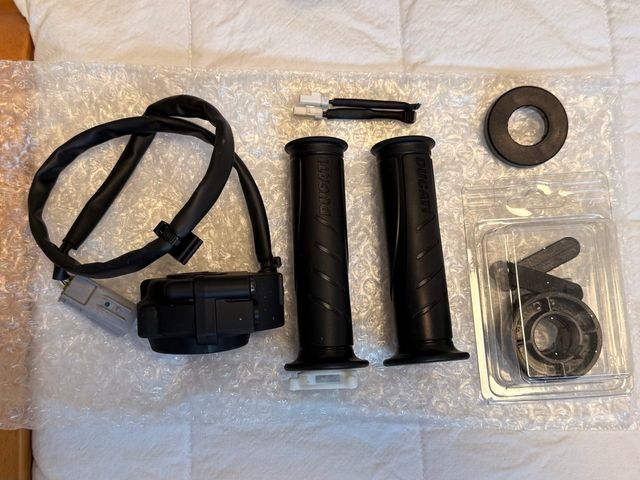 Puños Ducati Monster 937 Originales