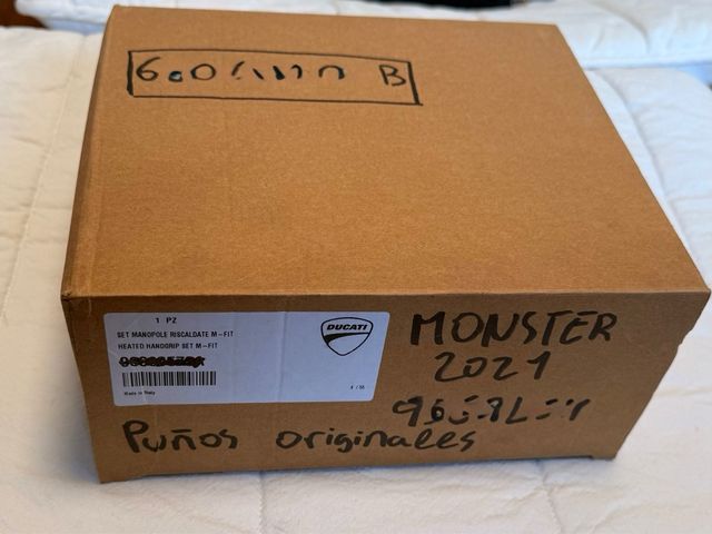 Puños Ducati Monster 937 Originales
