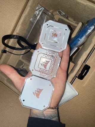 Torre PC NZXT H9 FLOW + Refrig Líquida Corsair