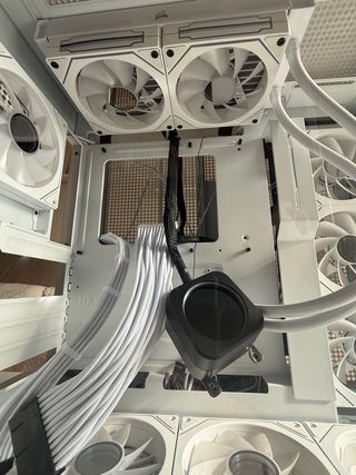 Torre PC NZXT H9 FLOW + Refrig Líquida Corsair