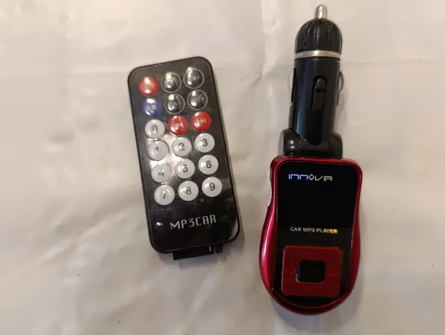 Trasmettitore FM per auto MP3 con telecomando