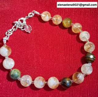 Pulsera de piedras naturales con cadena de plata