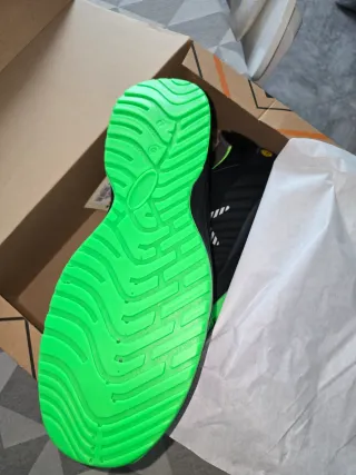 Zapatos de seguridad X-Safe negros y verdes